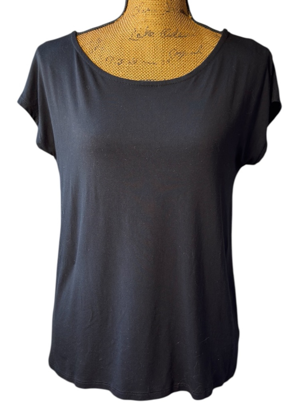 Tahari black scoop neck short sleeve t-shirt Women’s size medium | e